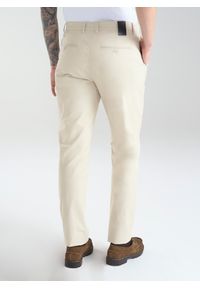 PAKO LORENTE – Beżowe męskie spodnie chino P24SF-WX-004-E-0 - Pako Lorente. Kolor: beżowy. Materiał: bawełna. Sezon: wiosna. Styl: klasyczny #3