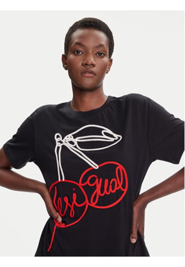 Desigual T-Shirt Berlin 25WWTK51 Czarny Regular Fit. Kolor: czarny. Materiał: bawełna