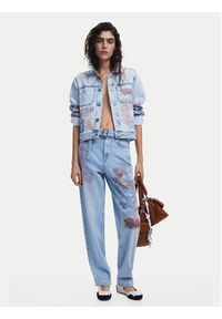 Desigual Jeansy Hawai 25SWDD13 Niebieski Mom Fit. Kolor: niebieski