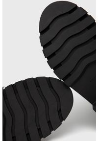 Kurt Geiger London workery kolor czarny. Nosek buta: okrągły. Zapięcie: sznurówki. Kolor: czarny. Materiał: guma. Obcas: na platformie