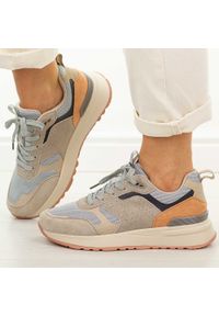 Beżowe skórzane sneakersy damskie T.Sokolski 458. Okazja: na spacer, na co dzień. Nosek buta: okrągły. Kolor: beżowy. Materiał: tkanina, zamsz, skóra. Szerokość cholewki: normalna. Sezon: wiosna, jesień, lato. Obcas: na platformie. Sport: turystyka piesza #1