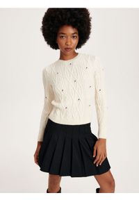 Reserved - Sweter z kwiatowym haftem - kremowy. Kolor: kremowy. Materiał: dzianina. Wzór: haft, kwiaty