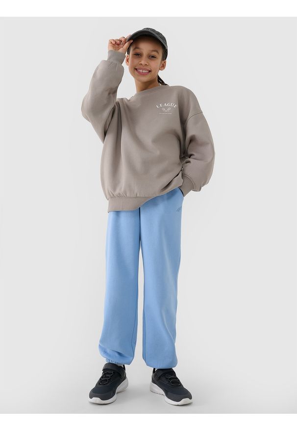 4f - 4F Spodnie dresowe joggery chłopięce - niebieskie 164 (13-14 lat). Okazja: na co dzień. Kolor: niebieski. Materiał: dresówka. Wzór: gładki, ze splotem. Sezon: lato. Styl: casual, młodzieżowy, sportowy