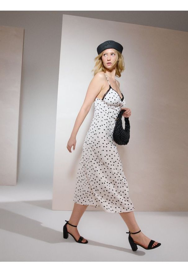 Sinsay - Sukienka midi na ramiączka z wiskozą - wielobarwny. Materiał: wiskoza. Długość rękawa: na ramiączkach. Długość: midi