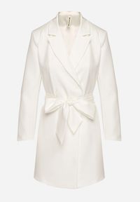 Born2be - Biała Sukienka w Stylu Marynarki z Paskiem i Usztywnionymi Ramionami Etinella. Okazja: na co dzień. Kolor: biały. Materiał: tkanina, jeans. Styl: casual, klasyczny #5