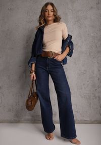 Renee - Beżowy Dopasowany T-shirt z Wiskozy z Dekoltem w Łódkę Vivianna. Typ kołnierza: dekolt w łódkę. Kolor: beżowy. Materiał: wiskoza #3