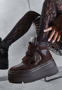 Renee - Brązowe Botki Sneakersy Vices na Platformie w Stylu Y2K Gelira. Okazja: na co dzień. Zapięcie: rzepy. Kolor: brązowy. Materiał: jeans. Wzór: aplikacja. Sezon: lato. Obcas: na platformie #1