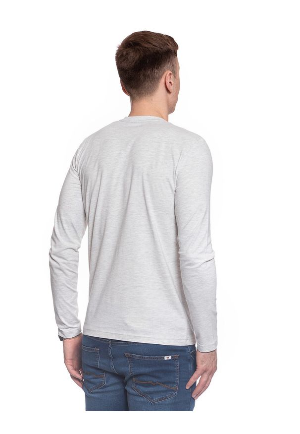 Mustang - LONGSLEEVE MUSTANG Adrian C Print 1008952 2064. Długość rękawa: długi rękaw. Długość: długie. Wzór: nadruk