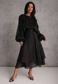 Renee - Czarna Rozkloszowana Sukienka Wieczorowa z Szyfonowej Tkaniny Amanna. Kolor: czarny. Materiał: szyfon, tkanina. Wzór: aplikacja. Typ sukienki: rozkloszowane. Styl: wizytowy #2