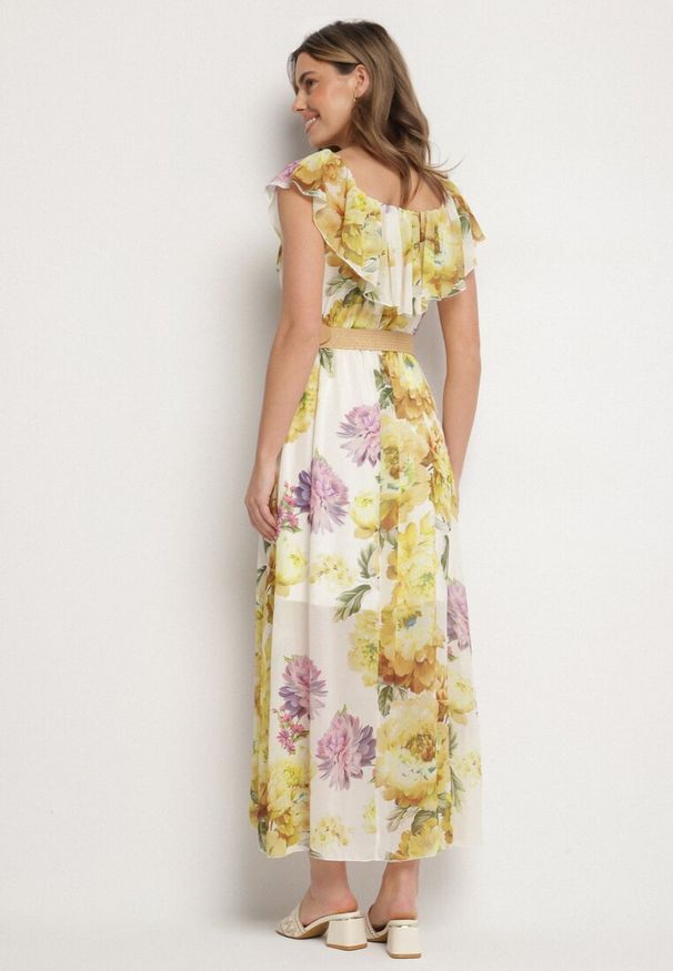 Born2be - Żółta Sukienka Typu Hiszpanka w Kwiaty z Paskiem Sademire. Okazja: na co dzień. Typ kołnierza: dekolt hiszpanka. Kolor: żółty. Wzór: kwiaty. Styl: casual