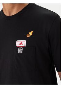 Adidas - adidas T-Shirt Mini Embroidery Basketball Graphic KB2526 Czarny Regular Fit. Kolor: czarny. Materiał: bawełna #5