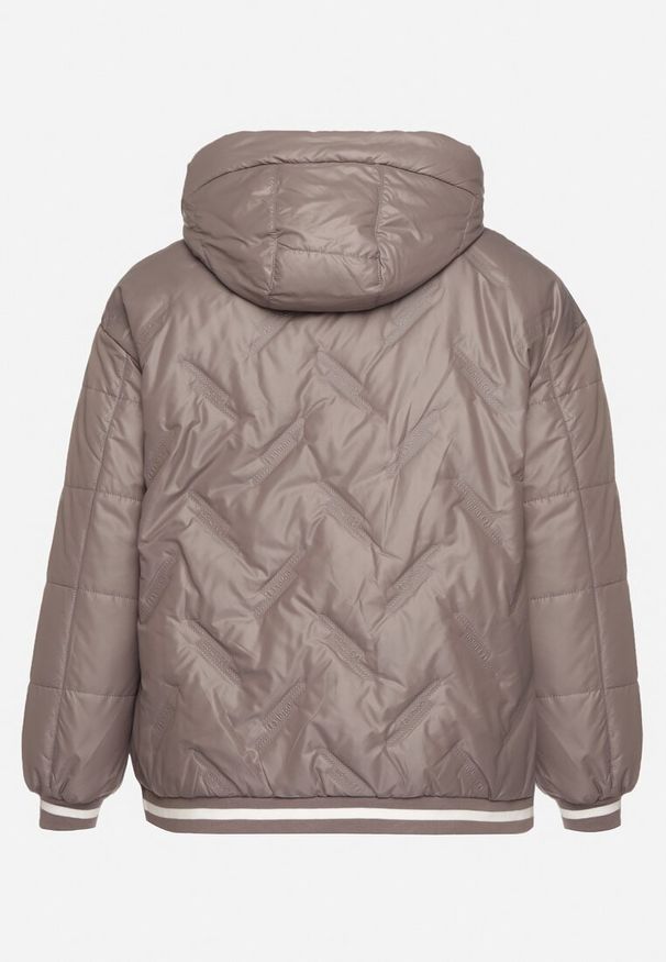 Born2be - Ciemnoszara Kurtka Pikowana z Odpinanym Kapturem i Ozdobnymi Ściągaczami Dorseli. Okazja: na co dzień. Kolekcja: plus size. Kolor: szary. Długość: długie. Wzór: aplikacja. Materiał: jeans, tkanina. Długość rękawa: długi rękaw. Sezon: jesień. Styl: klasyczny, elegancki, casual