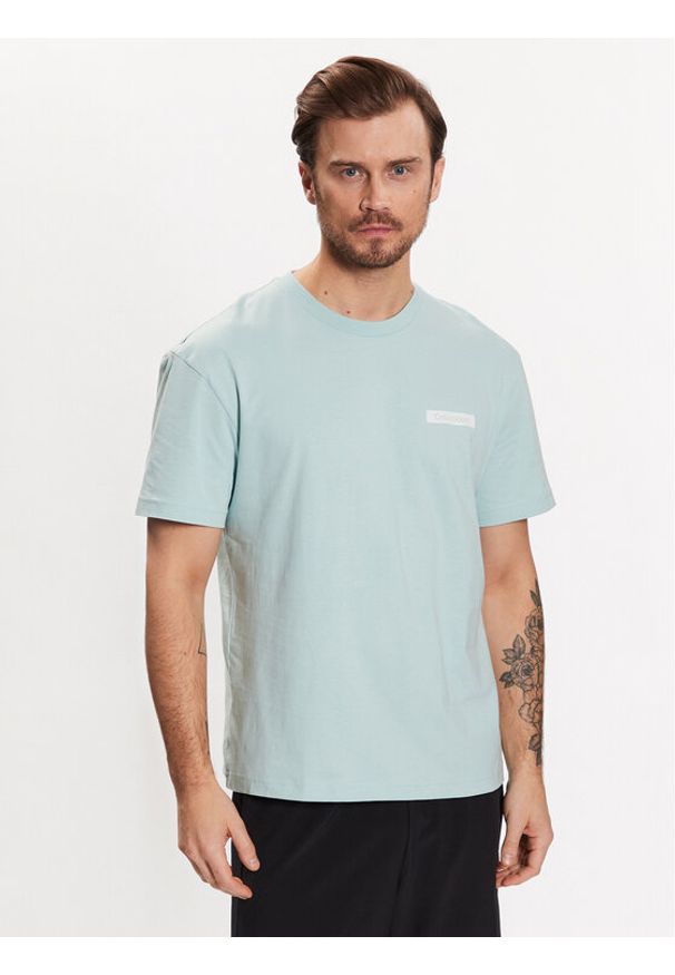 Calvin Klein T-Shirt Matte Back K10K111124 Zielony Relaxed Fit. Kolor: zielony. Materiał: bawełna