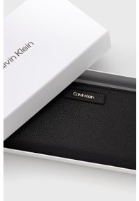 Calvin Klein portfel damski kolor czarny. Kolor: czarny. Materiał: materiał. Wzór: gładki