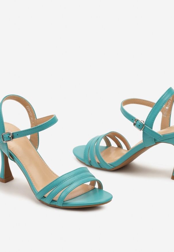 Born2be - Niebieskie Sandały z Imitacji Skóry na Szpilce Zapinane Wokół Kostki Oloetti. Okazja: na co dzień. Nosek buta: otwarty. Zapięcie: sprzączka. Kolor: niebieski. Materiał: skóra. Obcas: na szpilce. Styl: elegancki, casual, wizytowy