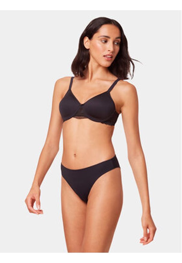 Triumph Biustonosz z fiszbiną Modern Lace 10215960 Czarny. Kolor: czarny. Materiał: syntetyk