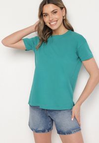 Born2be - Zielony Klasyczny T-shirt Oversize z Bawełny Zivassa. Okazja: na co dzień. Kolor: zielony. Materiał: bawełna. Styl: klasyczny #5
