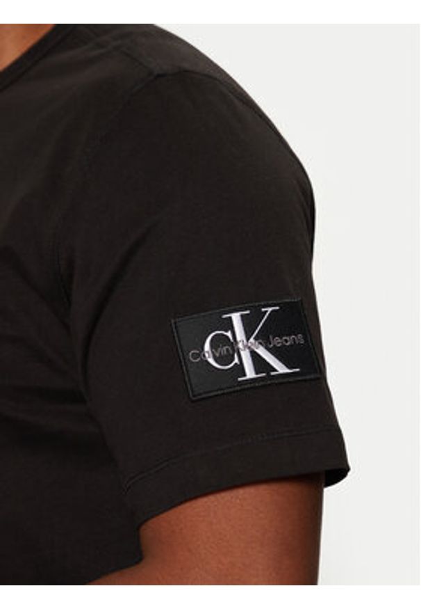 Calvin Klein Jeans T-Shirt J30J323484 Czarny Regular Fit. Kolor: czarny. Materiał: bawełna
