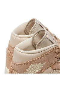 Nike Sneakersy Air Jordan 1 Mid Se FJ3448 200 Écru. Kolor: kremowy. Materiał: skóra. Model: Nike Air Jordan #5