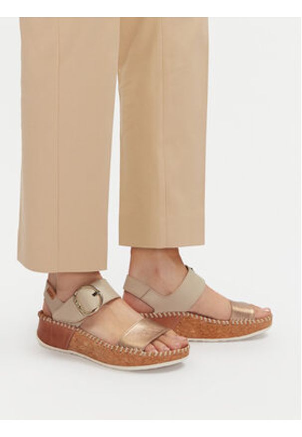 Pikolinos Sandały W1C-0709Clc1 Złoty. Kolor: złoty. Materiał: skóra