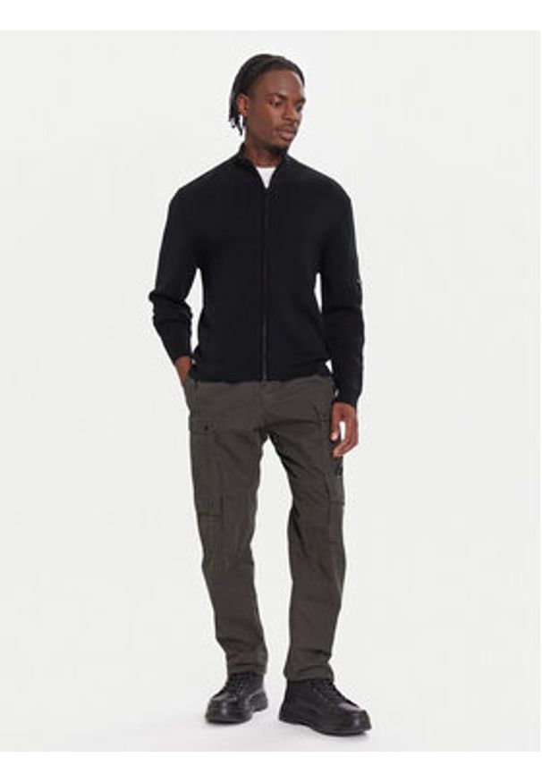 C.P. Company Golf 19CMKN202A006595A Czarny Regular Fit. Typ kołnierza: golf. Kolor: czarny. Materiał: syntetyk