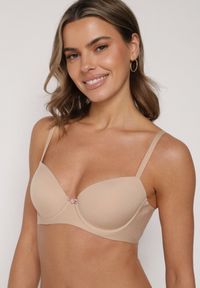 Born2be - Beżowy Klasyczny Biustonosz o Gładkim Wykończeniu Taniarephis. Kolor: beżowy. Rodzaj stanika: różne sposoby noszenia, odpinane ramiączka. Wzór: gładki #1