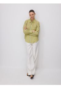 Reserved - Koszula z naszywaną kieszenią - zielony. Kolor: zielony. Materiał: wiskoza, tkanina