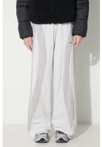 adidas Originals spodnie dresowe kolor szary wzorzyste. Stan: podwyższony. Kolor: szary. Materiał: dresówka #1