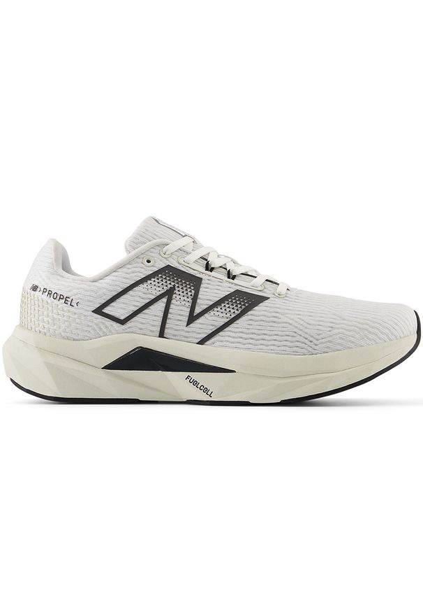 Buty męskie New Balance FuelCell Propel v5 MFCPRCW5 – białe. Okazja: na co dzień. Kolor: biały. Materiał: materiał, guma, syntetyk. Szerokość cholewki: normalna. Sport: bieganie, fitness