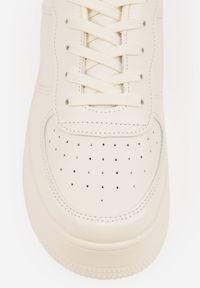 Born2be - Beżowe Sneakersy na Platfromie z Bieżnikiem i Perforacją Artie. Kolor: beżowy. Materiał: skóra. Sezon: wiosna, jesień. Obcas: na platformie #8