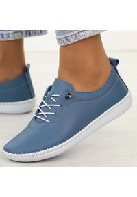 Niebieskie skórzane półbuty damskie T.Sokolski 2023. Okazja: na co dzień. Nosek buta: okrągły. Kolor: niebieski. Materiał: skóra. Szerokość cholewki: normalna. Sezon: jesień, wiosna. Styl: klasyczny, casual #1