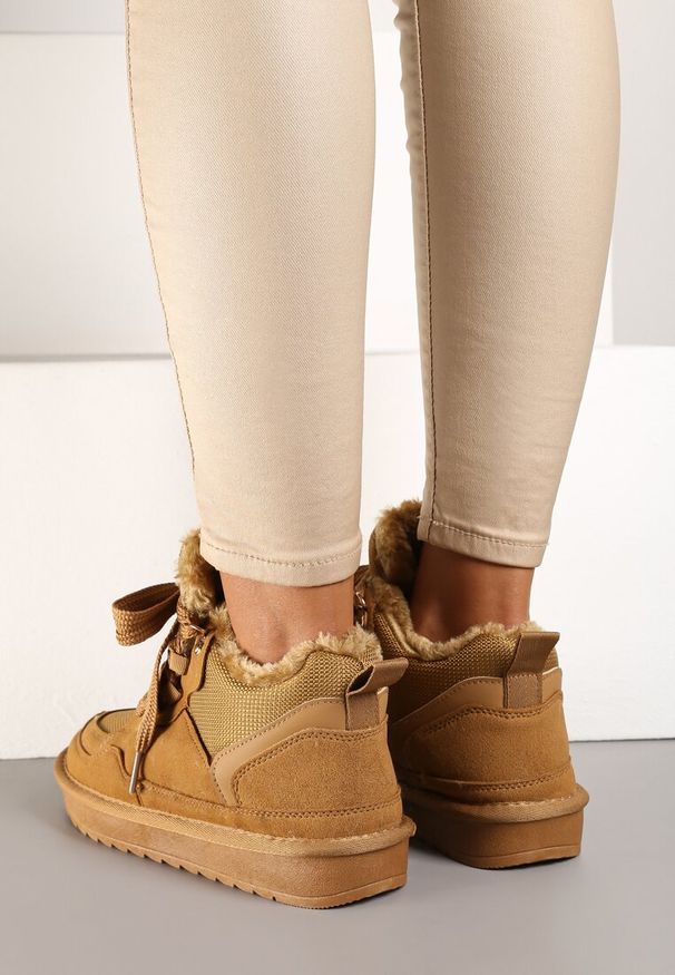 Renee - Brązowe Zimowe Sneakersy Vices Stylizowane na Śniegowce z Futerkiem Tennira. Okazja: na co dzień, na spacer. Zapięcie: sznurówki. Kolor: brązowy. Materiał: futro. Sezon: zima. Obcas: na płaskiej podeszwie. Sport: turystyka piesza