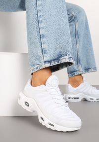 Renee - Białe Buty Sportowe Sneakersy z Tłoczoną Cholewką Calzivis. Okazja: na co dzień. Kolor: biały. Materiał: jeans. Szerokość cholewki: normalna. Wzór: aplikacja #4