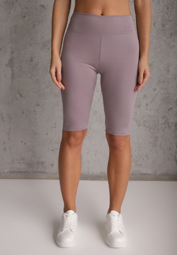 Renee - Jasnofioletowe Szorty Bikery High Waist z Wyszczuplającym Pasem Briarrose. Okazja: na co dzień. Stan: podwyższony. Kolor: fioletowy. Materiał: len. Styl: casual, sportowy