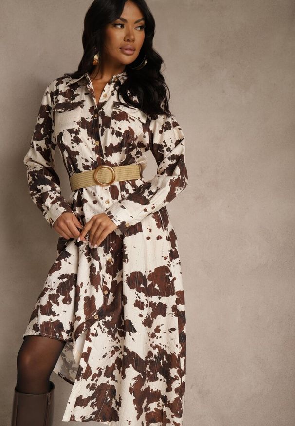 Renee - Brązowa Sukienka z Wiskozą o Koszulowym Kroju z Paskiem w Krowie Łaty Carlitia. Okazja: na imprezę. Kolor: brązowy. Materiał: wiskoza. Typ sukienki: koszulowe