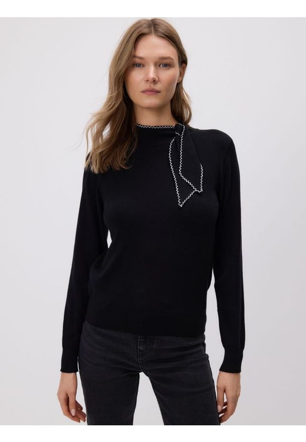 Reserved - Sweter z wiązaniem - czarny. Kolor: czarny. Materiał: dzianina, wiskoza