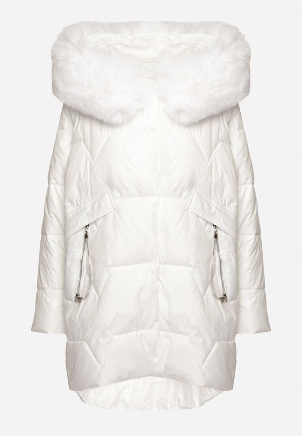 Born2be - Biała Pikowana Kurtka o Pudełkowym Kroju z Odpinanym Futerkiem i Ozdobnym Suwakiem Hedilina. Okazja: na co dzień, na spacer. Kolor: biały. Materiał: futro. Styl: casual, elegancki