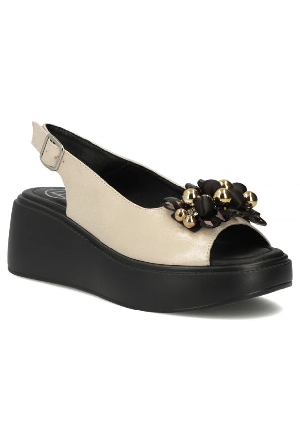 Skórzane sandały damskie na koturnie złote Filippo DS7577. Kolor: złoty. Materiał: skóra. Sezon: lato. Obcas: na koturnie