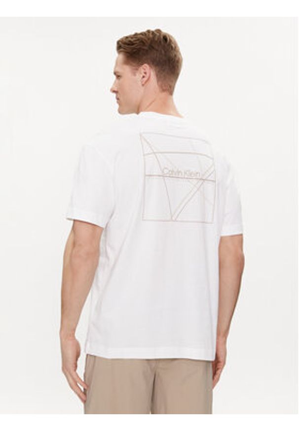 Calvin Klein T-Shirt Linear Back Logo K10K112486 Biały Regular Fit. Kolor: biały. Materiał: bawełna