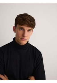 Reserved - Longsleeve z golfem - czarny. Typ kołnierza: golf. Kolor: czarny. Materiał: dzianina, wełna. Długość rękawa: długi rękaw. Długość: długie #1