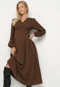 Born2be - Brązowa Sukienka z Wiskozą o Kroju z Gorsetową Talią i Bufiastymi Rękawami Aniste. Okazja: na co dzień. Typ kołnierza: dekolt gorset. Kolor: brązowy. Materiał: wiskoza. Typ sukienki: gorsetowe. Styl: wizytowy, casual, elegancki, sportowy #5