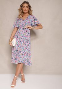 Renee - Różowa Sukienka z Plisami w Kwiecisty Print o Rozkloszowanym Kroju Lanelin. Kolor: różowy. Długość rękawa: krótki rękaw. Wzór: nadruk. Sezon: lato, wiosna. Typ sukienki: rozkloszowane #3