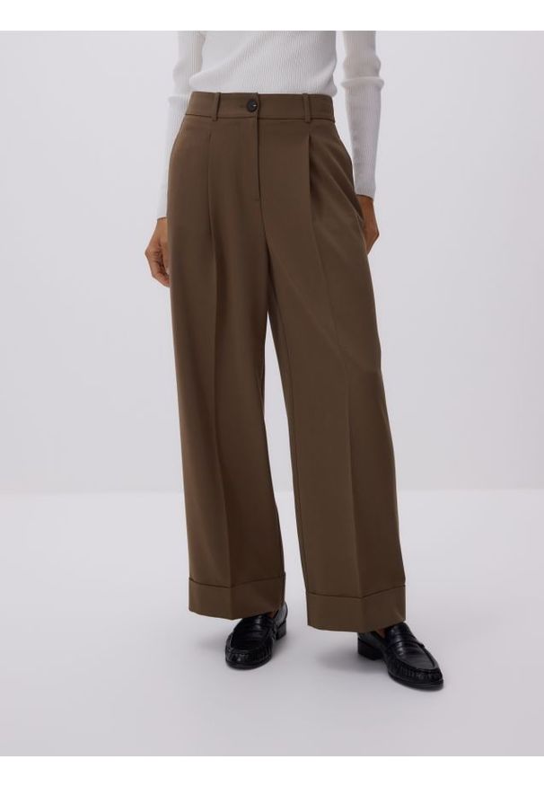 Reserved - Spodnie culotte - oliwkowy. Kolor: oliwkowy. Materiał: tkanina. Wzór: gładki