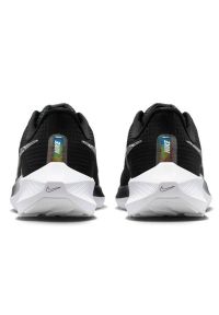 Buty do biegania Nike Air Zoom Pegasus 39 Premium W DR9619 001 czarne. Zapięcie: sznurówki. Kolor: czarny. Materiał: syntetyk, guma. Szerokość cholewki: normalna. Model: Nike Zoom #5
