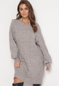 Born2be - Ciemnoszary Oversizowy Sweter o Długim Kroju z Ozdobnym Splotem Sapodis. Kolor: szary. Długość rękawa: długi rękaw. Długość: długie. Wzór: ze splotem