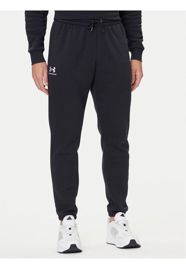 Under Armour Spodnie dresowe UA Essential Fleece Jogger 1373882 Czarny Regular Fit. Kolor: czarny. Materiał: bawełna