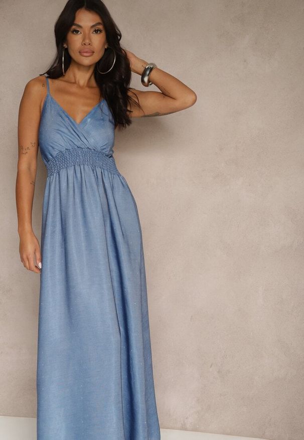 Renee - Niebieska Wiskozowa Sukienka o Kopertowym Kroju na Ramiączkach z Cyrkoniami Aravice. Okazja: na co dzień, na imprezę. Kolor: niebieski. Materiał: wiskoza. Długość rękawa: na ramiączkach. Typ sukienki: kopertowe. Styl: casual, elegancki