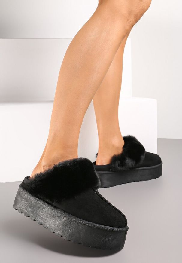 Renee - Czarne Kapcie na Grubej Podeszwie z Ozdobnym Futerkiem Sunessa. Kolor: czarny. Materiał: futro. Obcas: na platformie. Styl: elegancki