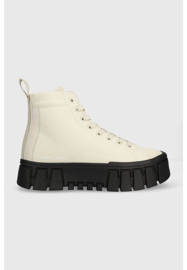Tommy Jeans trampki TJW VULC PLT NYLON MC damskie kolor beżowy EN0EN02241. Nosek buta: okrągły. Zapięcie: sznurówki. Kolor: beżowy. Materiał: nylon. Szerokość cholewki: normalna. Obcas: na platformie. Styl: klasyczny
