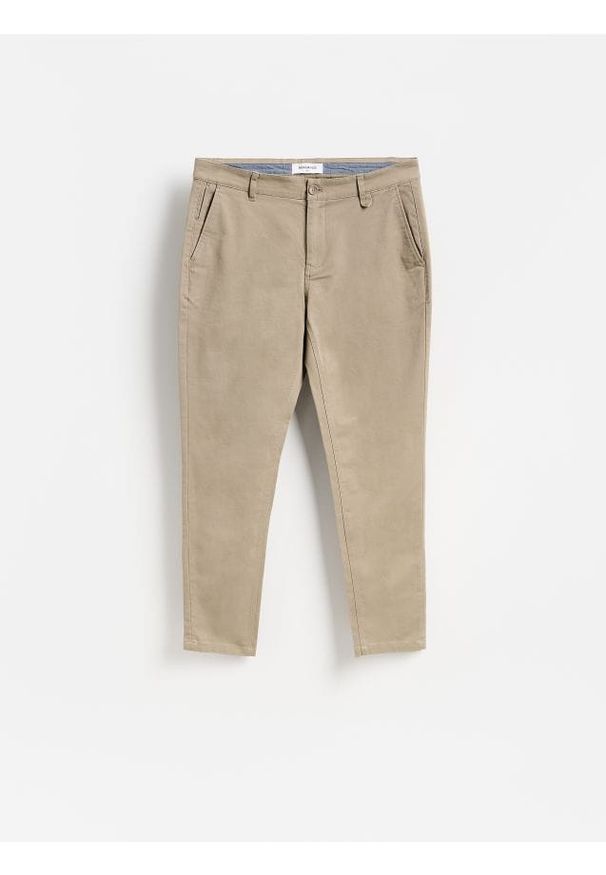 Reserved - Spodnie chino slim fit - beżowy. Kolor: beżowy. Materiał: bawełna, tkanina